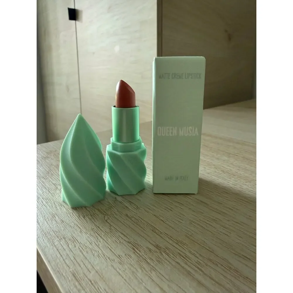 $32 Queen Musia Molly Bloom Matte Crème Lipstick 90s Nude 0.14 oz New
